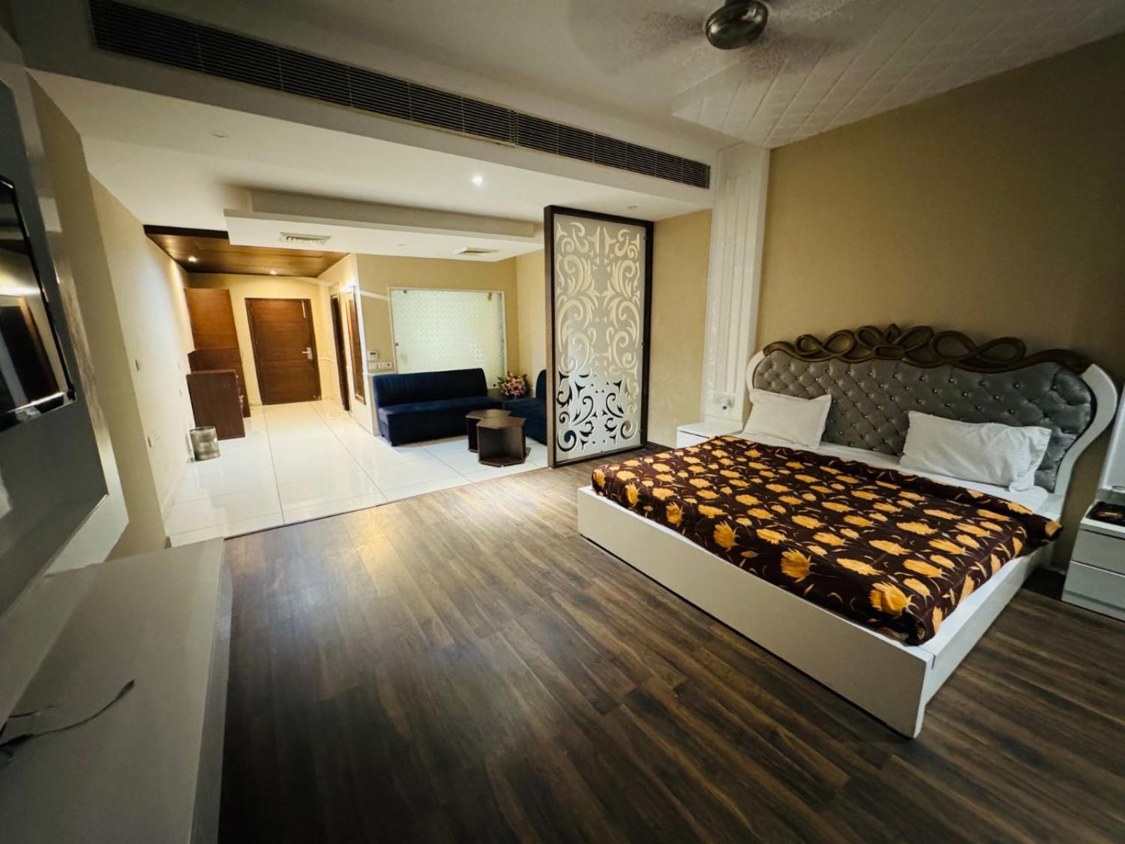 The Pearl Hotel Sirsa 외부 사진